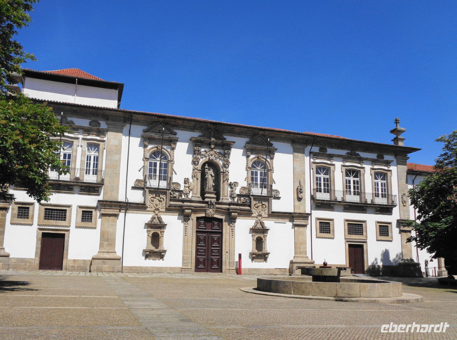 Guimarães Rathaus  &ndash; &copy; Martina Häselbarth (Eberhardt TRAVEL)