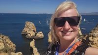 Singlereise Portugal - Reisebegleiterin Franzi am Ponta da Piedade &ndash; &copy; Franziska Bergmann (Eberhardt TRAVEL)