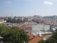 Blick vom Stadtteil Bairro Alta zum Castelo de Sao Jorge