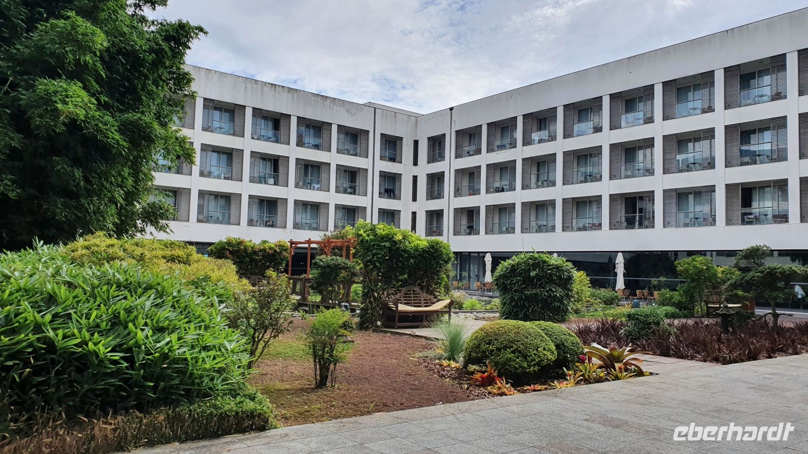 Ponta Delgada, Innenhof Hotel Azoris Royal Garden &ndash; &copy; Ria Heilmann (Eberhardt TRAVEL)