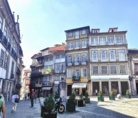 Guimaraes verzaubert uns mit seinen Fassaden  &ndash; &copy; Simone Willner (Eberhardt TRAVEL)