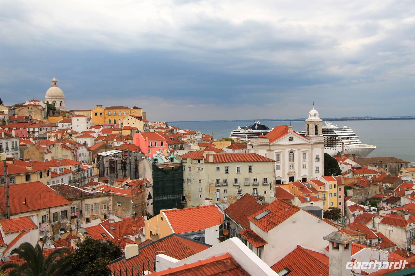 Blick über das Altstadtviertel Alfama in Lissabon &ndash; &copy; Kristin Weigel (Eberhardt TRAVEL)