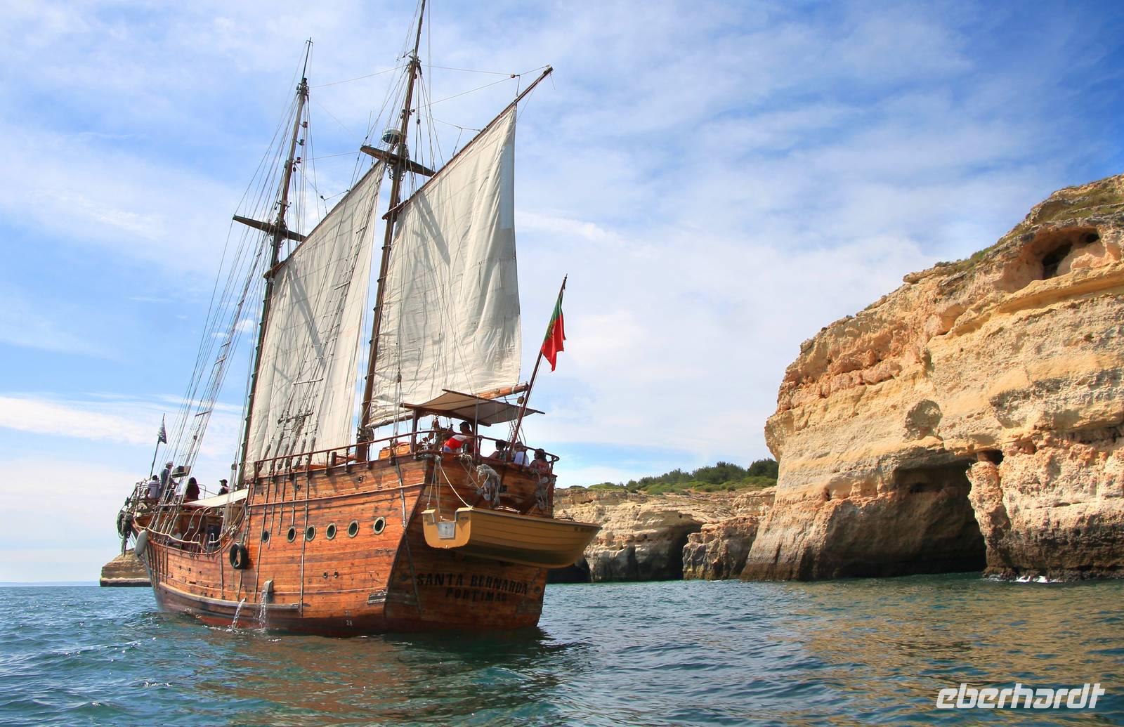 Segelschifffahrt entlang der Küste der Algarve &ndash; &copy; Kristin Weigel (Eberhardt TRAVEL)