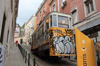 Standseilbahn Glória Funicular in Lissabon &ndash; &copy; Kristin Weigel (Eberhardt TRAVEL)