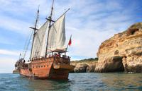 Segelschifffahrt entlang der Küste der Algarve &ndash; &copy; Kristin Weigel (Eberhardt TRAVEL)