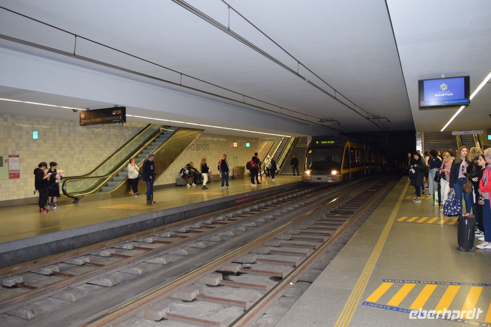 Metro in Porto &ndash; &copy; Gunter Looß (Eberhardt TRAVEL)