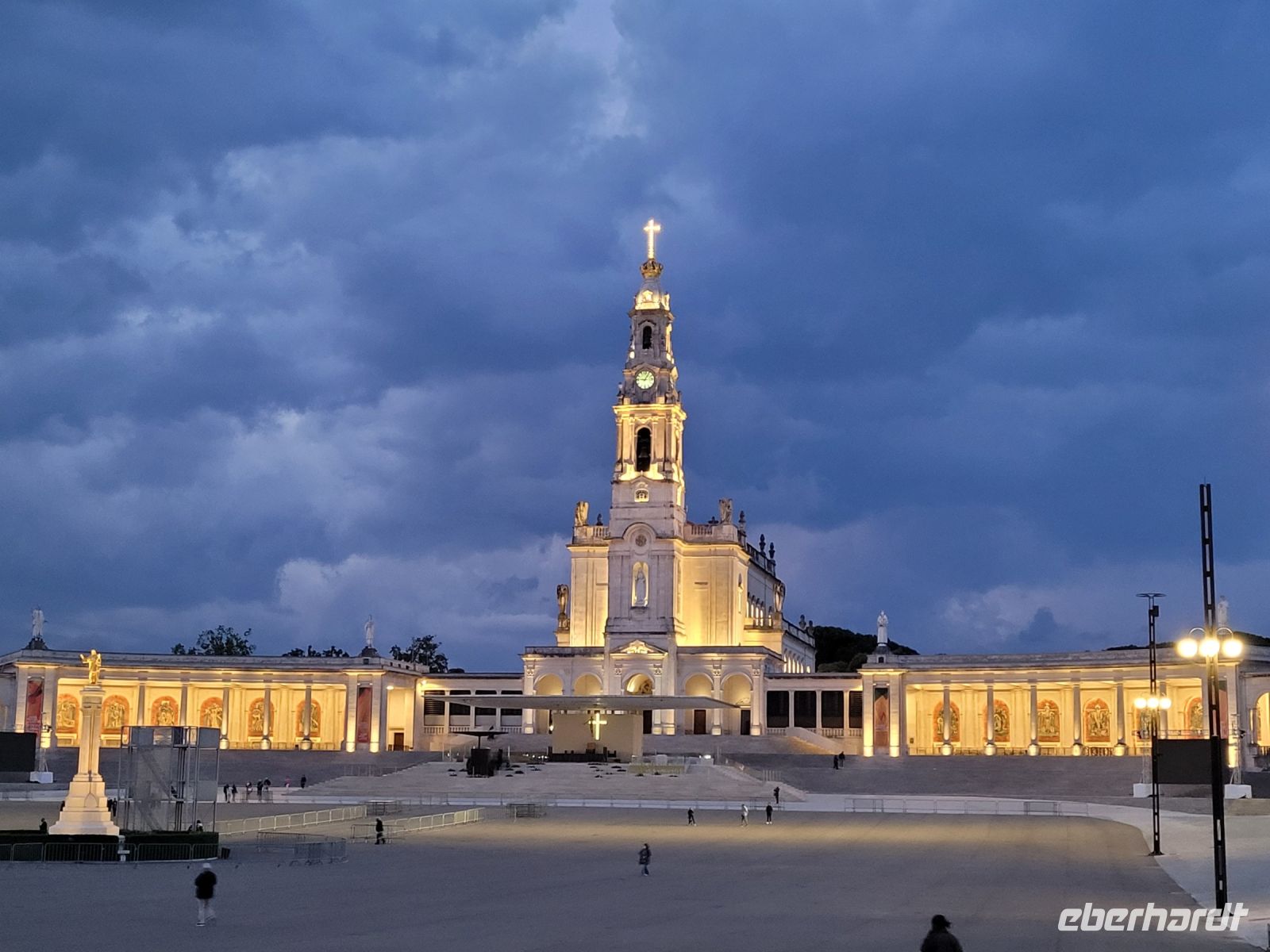 0502 Fatima - Blick auf die alte Basilika.jpg &ndash; &copy; Jens Petzoldt (Eberhardt TRAVEL)
