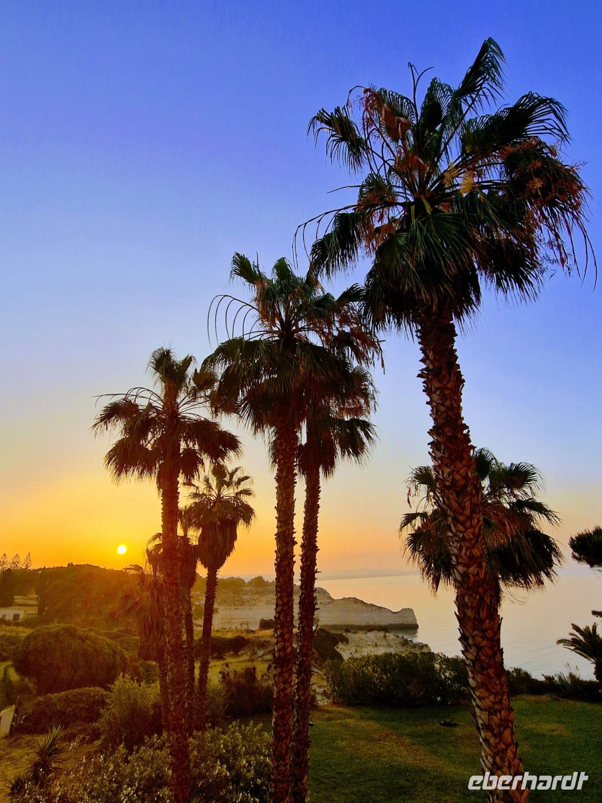 1101 Sonnenaufgang an der Algarve.jpg &ndash; &copy; Jens Petzoldt (Eberhardt TRAVEL)