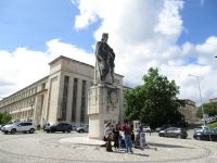 Coimbra, Denkmal von Dom Dinis &ndash; &copy; Barbara Mihut (Eberhardt TRAVEL)