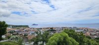 Blick auf Angra mit den Ziegeninseln im Hintergrund &ndash; &copy; Ria Heilmann (Eberhardt TRAVEL)