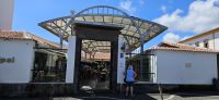 Praia da Vitoria, Eingang in die Markthalle &ndash; &copy; Ria Heilmann (Eberhardt TRAVEL)