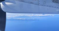 Flug Flores - Terceira, Inseln Sao Jorge und dahinter Pico &ndash; &copy; Ria Heilmann (Eberhardt TRAVEL)