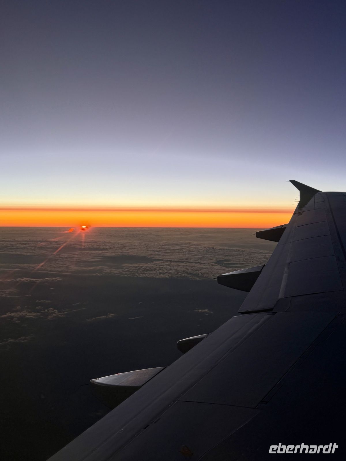 Tag 8 - Sonnenuntergang auf dem Heimflug  &ndash; &copy; Christin Kuschka (Eberhardt TRAVEL)