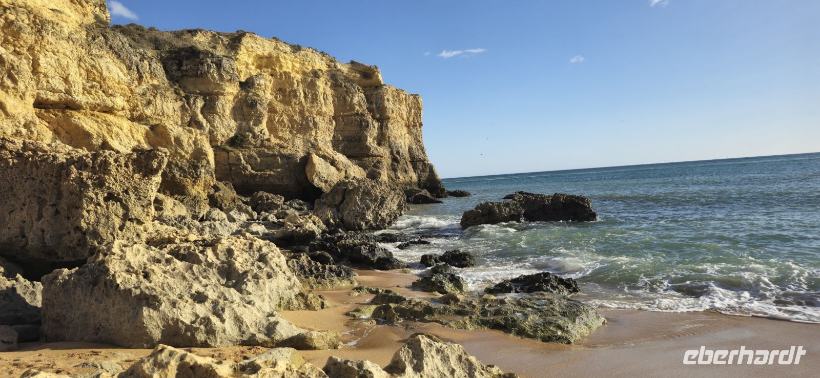 Strand in Albufeira &ndash; &copy; Marlies Thrum (Eberhardt TRAVEL)