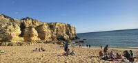 Strand in Albufeira &ndash; &copy; Marlies Thrum (Eberhardt TRAVEL)