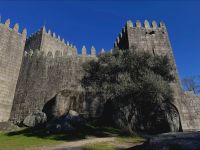 Burg in Guimaraes &ndash; &copy; Shari Hecker (Eberhardt TRAVEL)