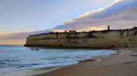 Abendstimmung am Praia de Nossa Senhora da Rocha &ndash; &copy; Monika Cortese (Eberhardt TRAVEL)