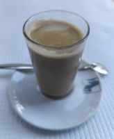 Galao, portugiesischer Milchkaffee &ndash; &copy; Simone Willner (Eberhardt TRAVEL)