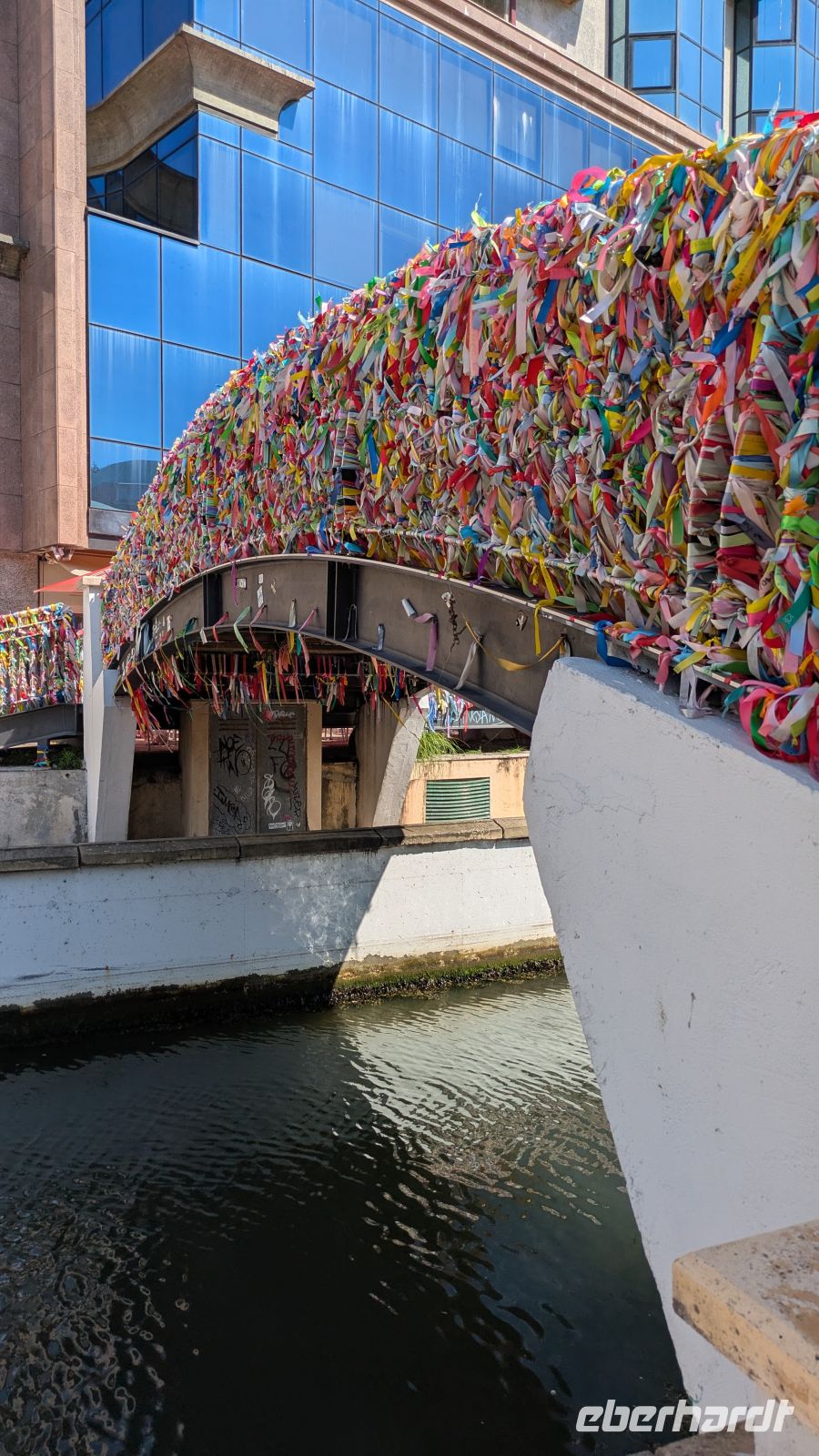 Bänder Brauch an den Brücken - Aveiro  &ndash; &copy; Geena Dutschmann (Eberhardt TRAVEL)