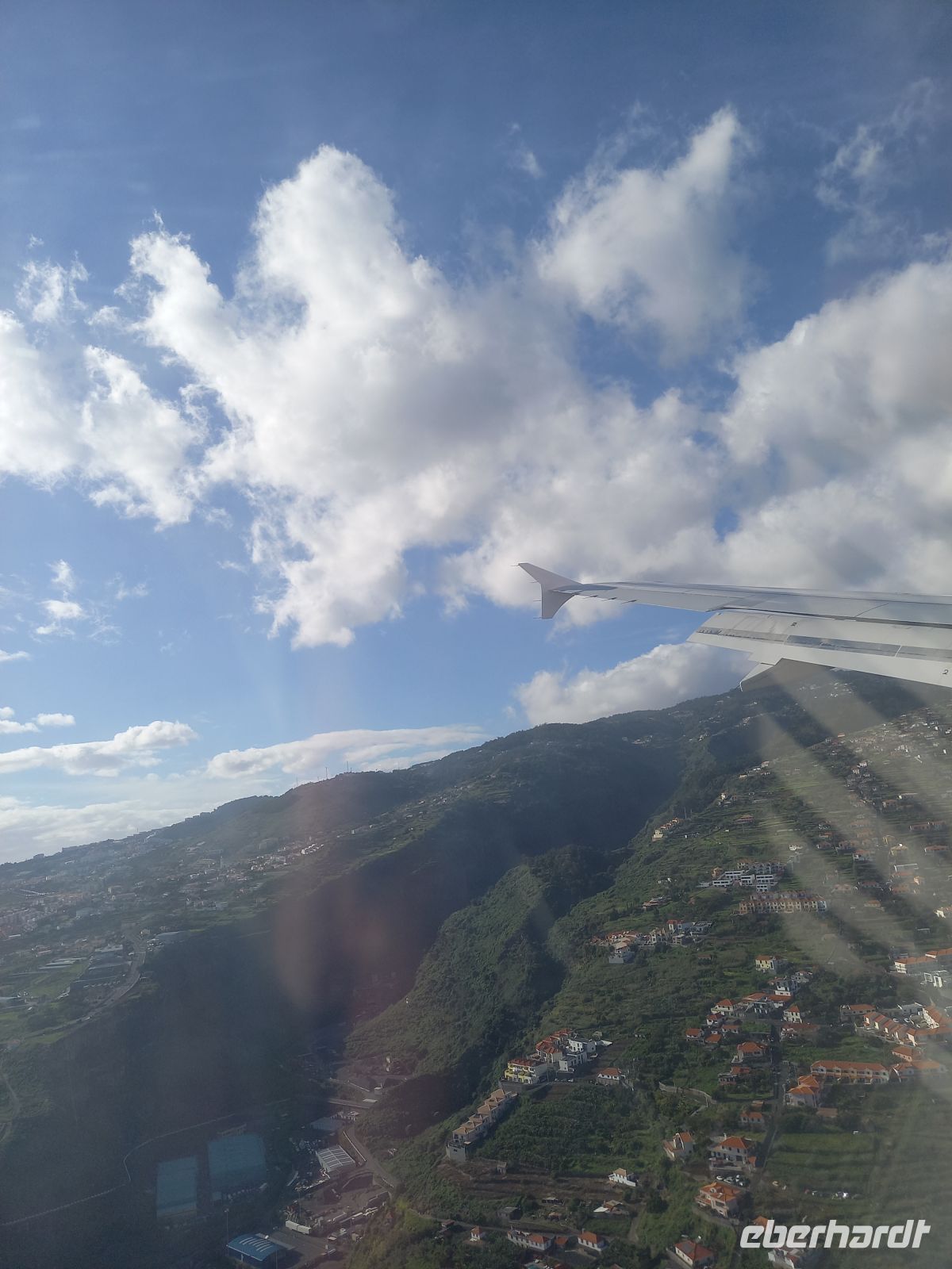 Anflug auf Funchal.jpg &ndash; &copy; Franciska Bauer (Eberhardt TRAVEL)