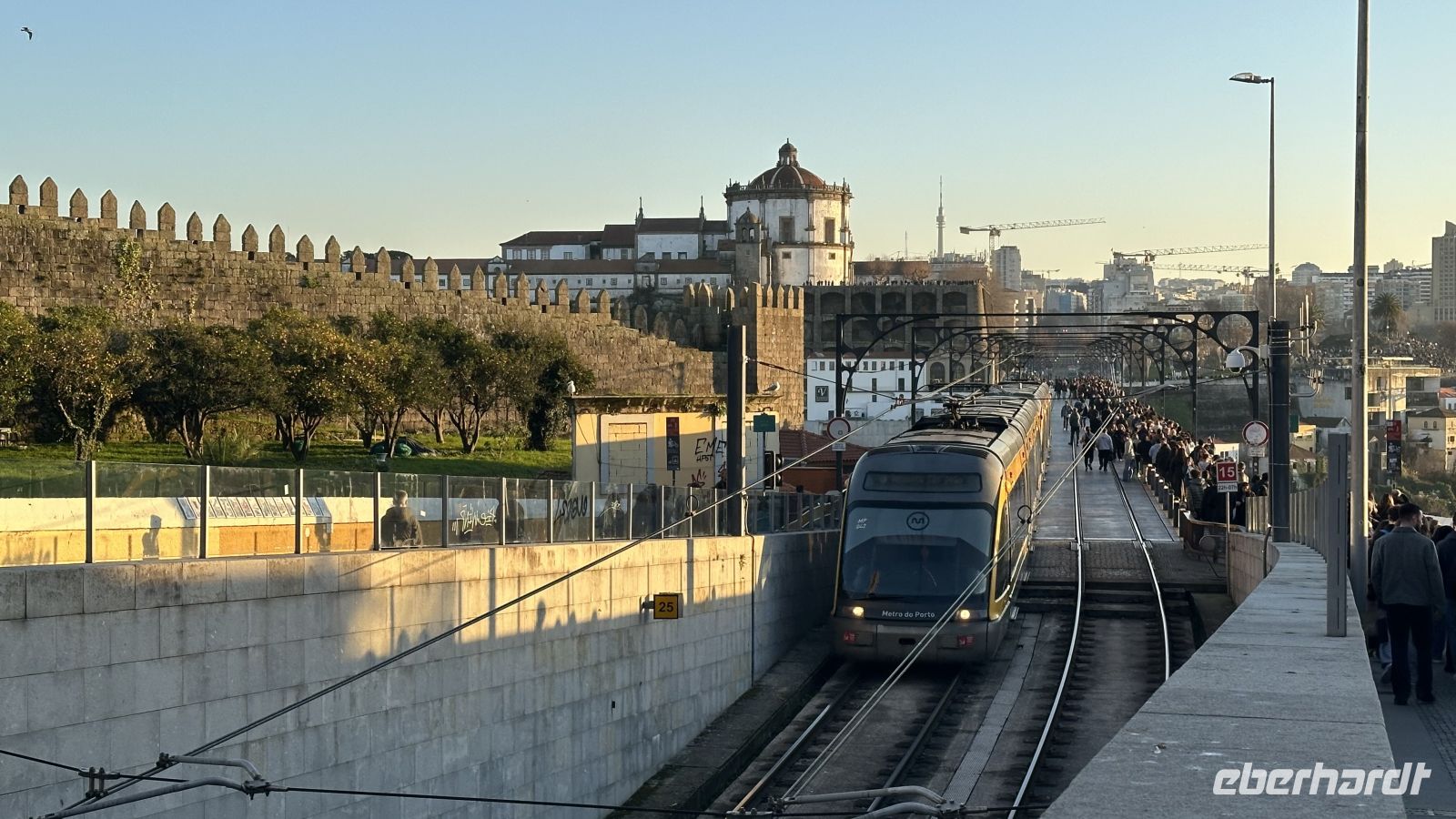 Blick auf die Brücke Ponto Dom Luis &ndash; &copy; Carola Gastmeier (Eberhardt TRAVEL)