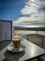 Cafe in Sesimbra &ndash; &copy; Mary Dobberkau (Eberhardt TRAVEL)