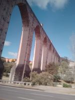 Das historische Viadukt mitten in - Lissabon - Portugal 