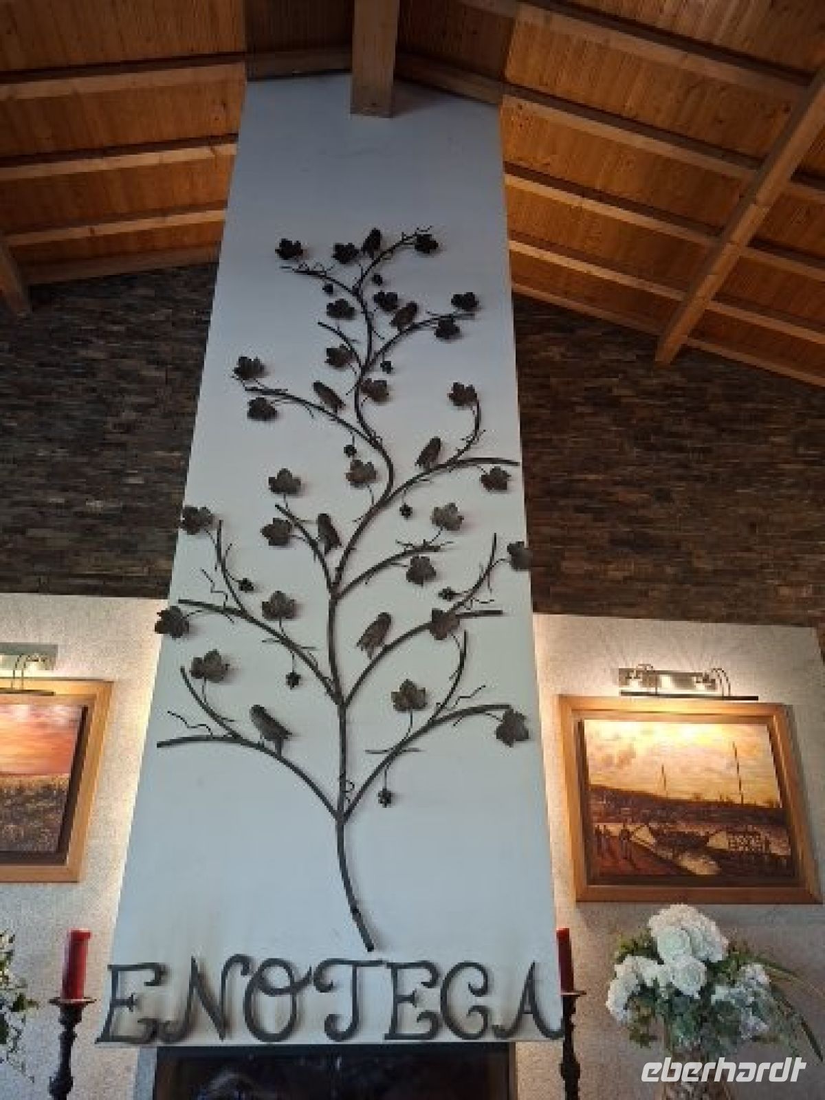 Der Speiseraum der Quinta ist am Kamin durch Schmiedekunst verziert &ndash; &copy; Ute Solf (Eberhardt TRAVEL)