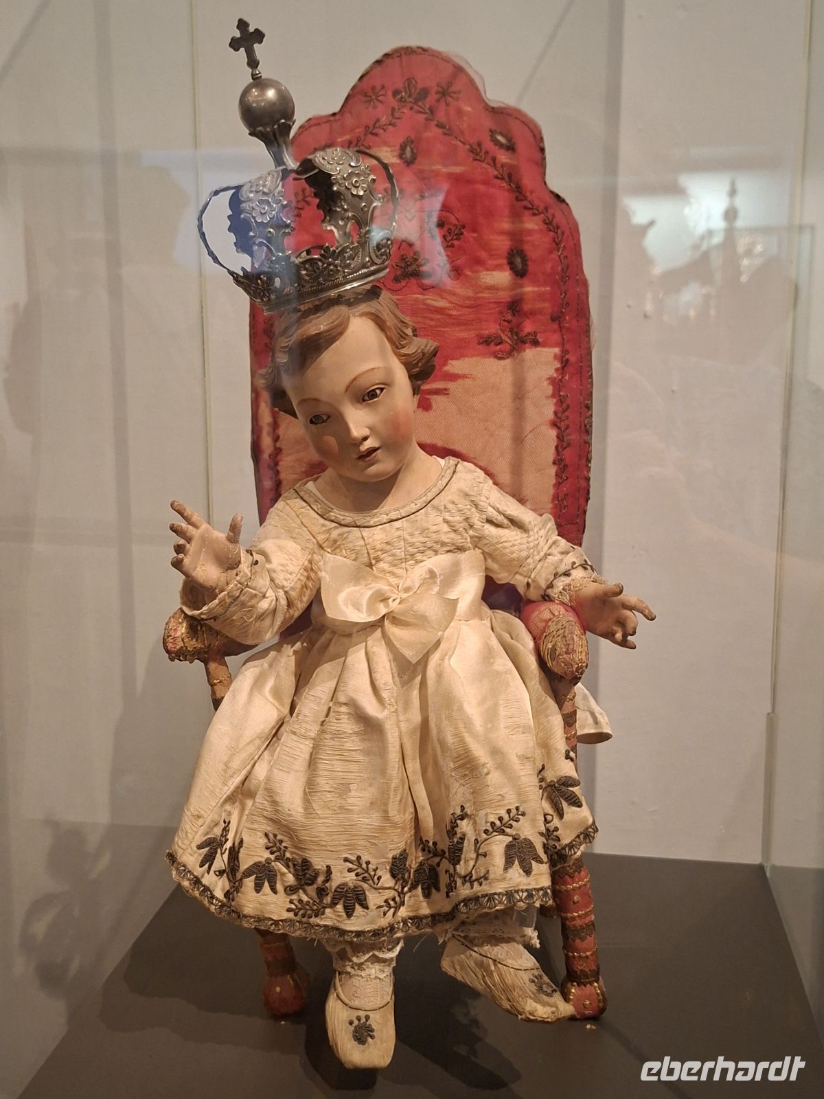 Innenbesichtigung des Palastes im Ort Mateu mit musealen Kostbarkeiten &ndash; &copy; Ute Solf (Eberhardt TRAVEL)