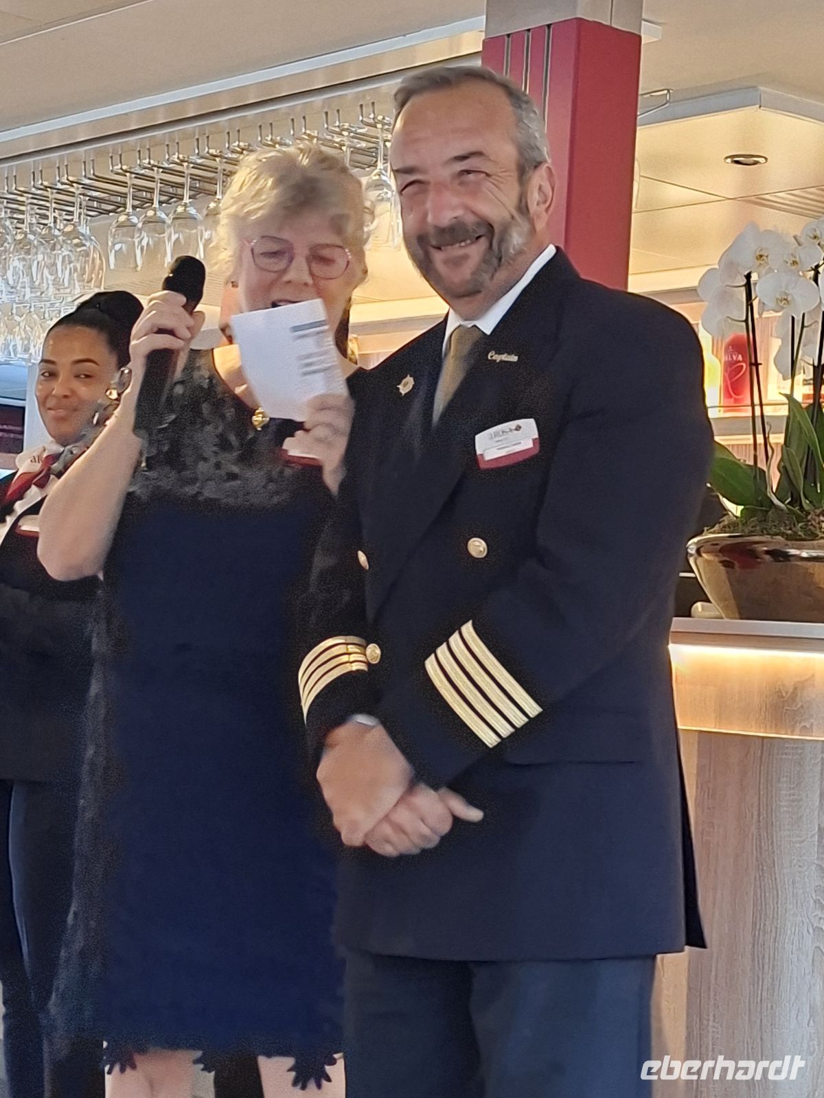 die Tops- Kreuzfahrtdirektorin, Gaby, u. der Kapitän &ndash; &copy; Ute Solf (Eberhardt TRAVEL)