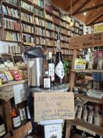 Kaffee u. Kirschlikör in Selbstbedienung &ndash; &copy; Ute Solf (Eberhardt TRAVEL)