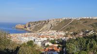 Nazare - Blick auf die Klippe mit Oberstadt.jpg &ndash; &copy; Steffi Lambrecht (Eberhardt TRAVEL)