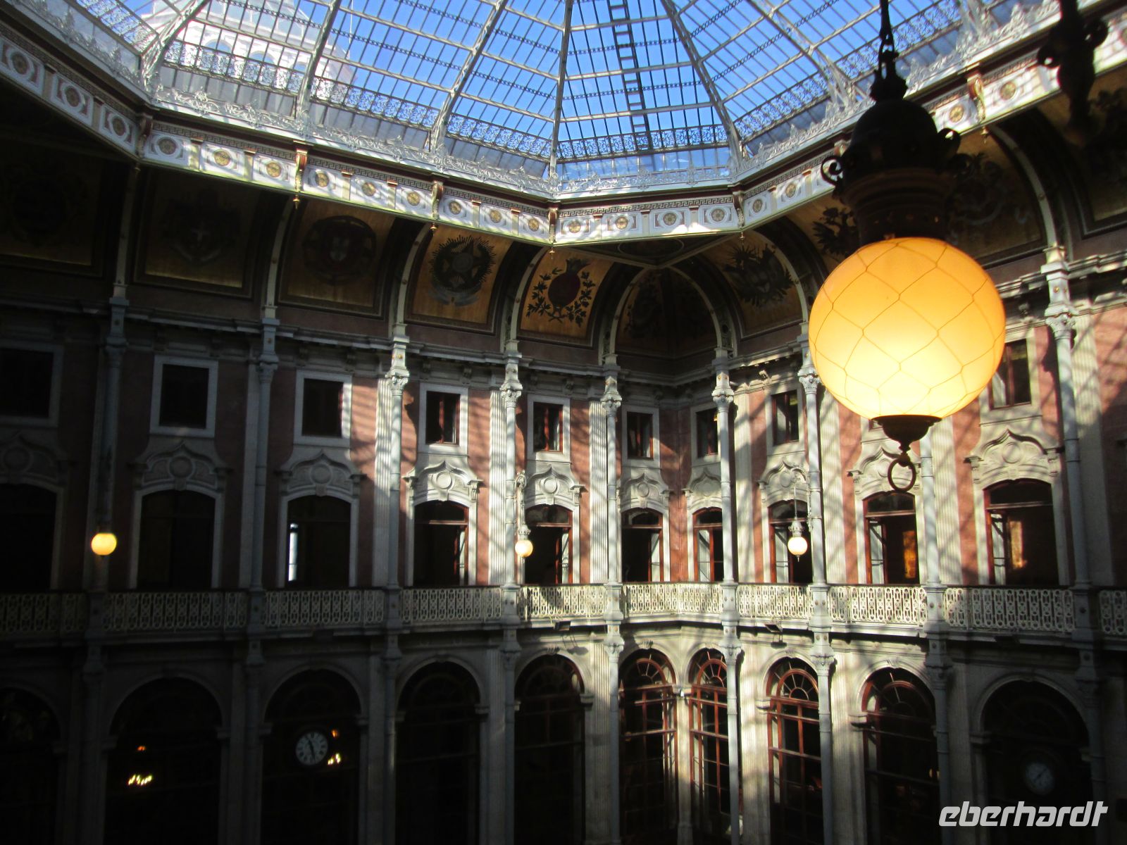 Börse: Hof der Nationen &ndash; &copy; Heike Heinen (Eberhardt TRAVEL)