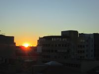Sonnenaufgang in über den Dächern Lissabons &ndash; &copy; Heike Heinen (Eberhardt TRAVEL)