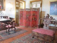 Queluz: Sessel aus Rosenholz und Walnuss, Damast und Seide &ndash; &copy; Heike Heinen (Eberhardt TRAVEL)