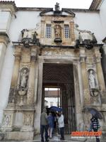 Eingang zur Universität von Coimbra &ndash; &copy; Claudia Rossin (Eberhardt TRAVEL)