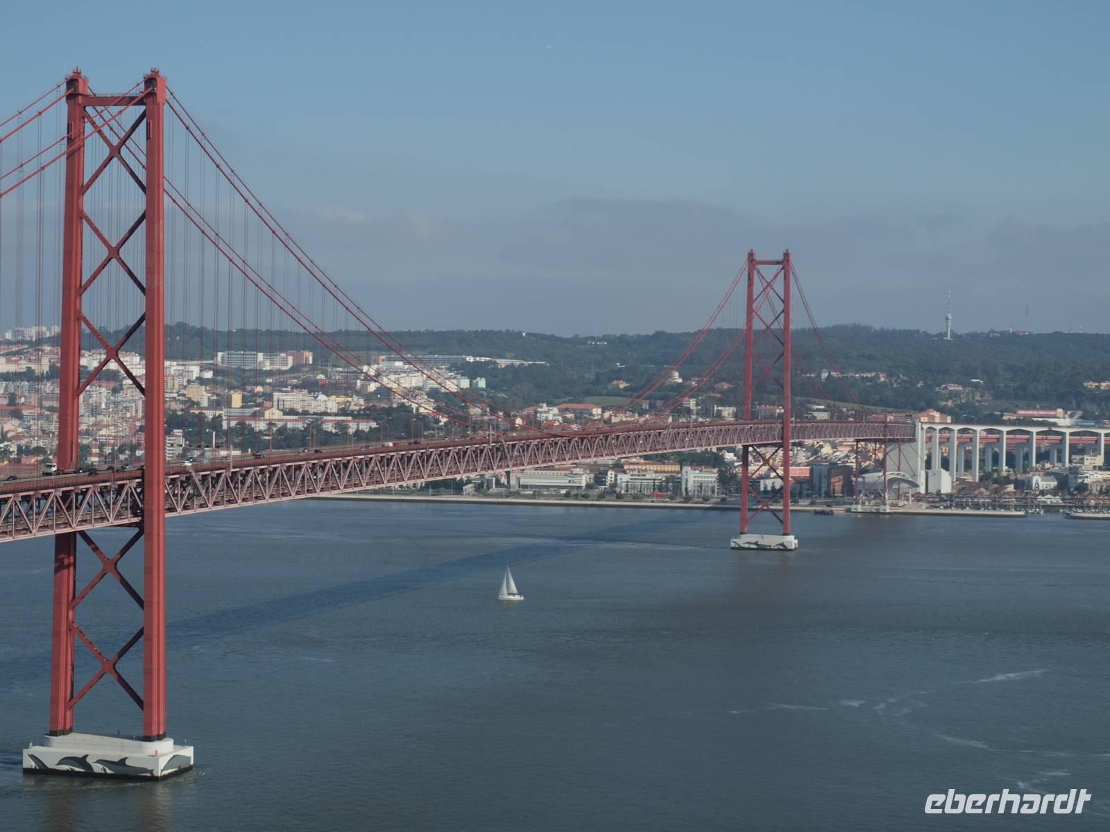 Ausflug nach Setúbal und ins nationale Kachelmuseum - Brücke des 25. April &ndash; &copy; Juliane Voigt (Eberhardt TRAVEL)