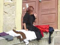 Porto - Verkäuferin &ndash; &copy; Sabine Letzybyll (Eberhardt TRAVEL)