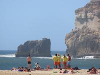 Am Strand von Nazare – Kreidefelsen &ndash; &copy; Marion Kottlos (Eberhardt TRAVEL)