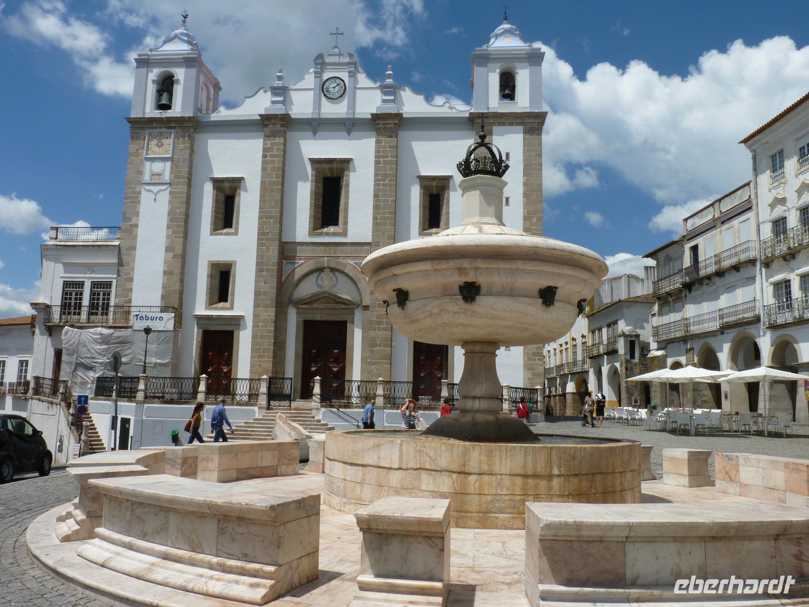 Evora Marktplatz &ndash; &copy; Steffi Zimmermann (Eberhardt TRAVEL)