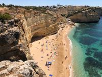 Hotelstrand in Carvoeiro &ndash; &copy; Olivia Wolk (Eberhardt TRAVEL)