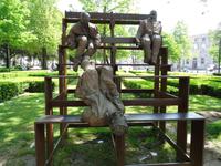 Porto - Lissabon-Park,Plastik zu den 13 Leuten, die lachen &ndash; &copy; Hans-Joachim Trutz (Eberhardt TRAVEL)
