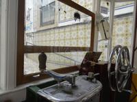 Lissabon - Fahrerstand im Aufzug &ndash; &copy; Hans-Joachim Trutz (Eberhardt TRAVEL)