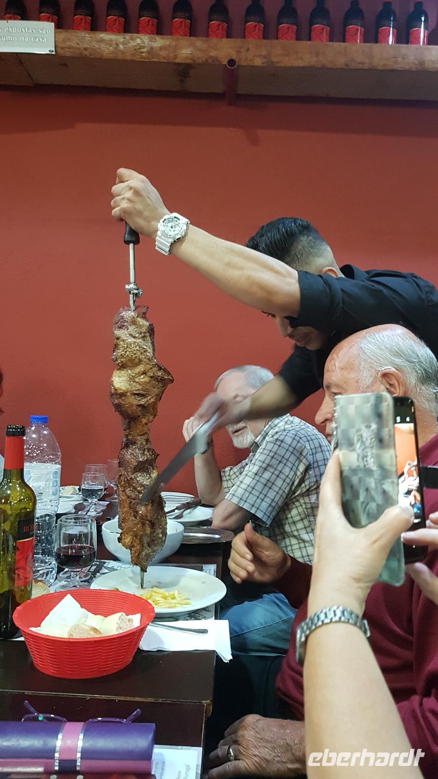 Lissabon Abendessen im Chimarrao &ndash; &copy; Marlies Thrum (Eberhardt TRAVEL)