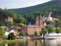Zauberhaftes Miltenberg mit  St. Jacobus &ndash; &copy; Irene Schneider (Eberhardt TRAVEL)