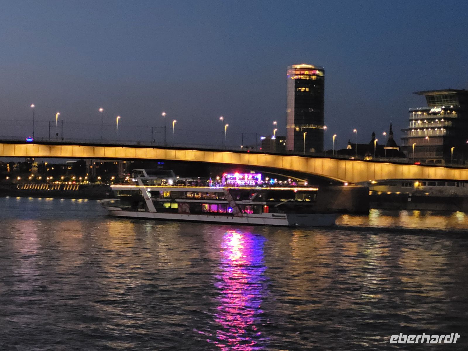 Köln bei Nacht &ndash; &copy; Steffi Zimmermann (Eberhardt TRAVEL)