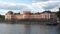 Schloss &ndash; &copy; Eva-Maria Strauß-Eberhardt (Eberhardt TRAVEL)