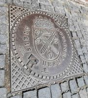 2007 wurde Sibiu zur Kulturhauptstadt Europas gewählt, Gullideckel &ndash; &copy; Simone Willner (Eberhardt TRAVEL)