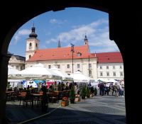 Es ist viel los heut in Sibiu, ein Marathon für Frieden lockt viele in die Innenstadt, Hermannstadt &ndash; &copy; Simone Willner (Eberhardt TRAVEL)