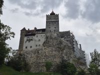Dunkle Wolken über Schloss Bran &ndash; &copy; Annette Profft (Eberhardt TRAVEL)
